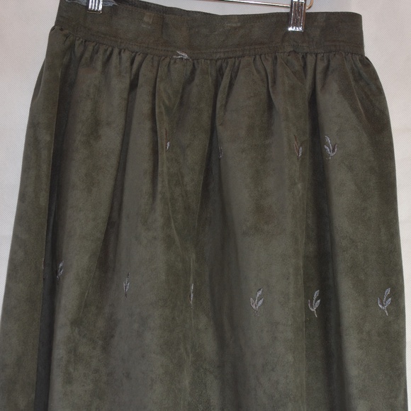 Tall Ladies Embroidered Green Suede Skirt Suit SZ 10 Denard's Ltd - Picture 7 of 11